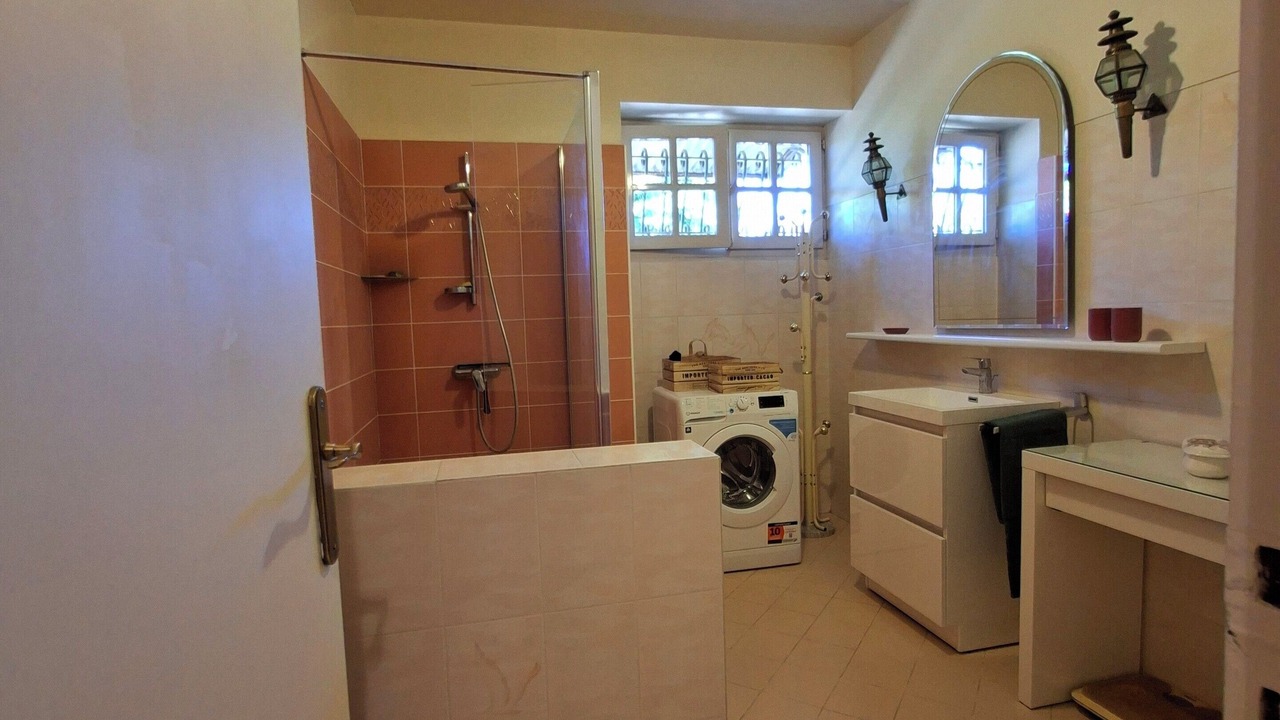 Photo of Bathroom in Bommes