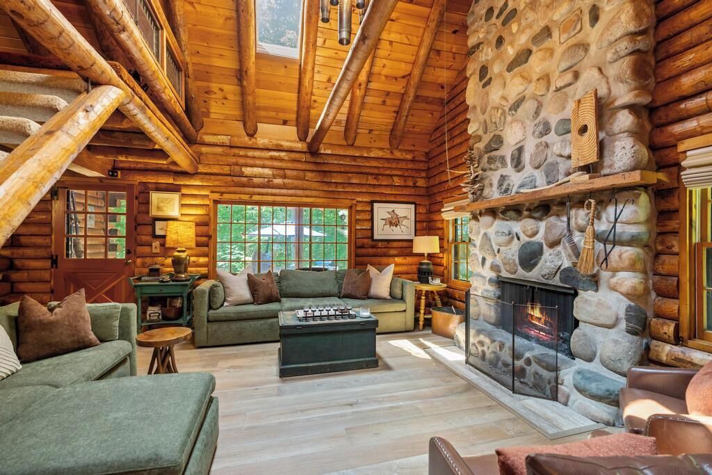 Photo of Livingroom in Harbor Springs