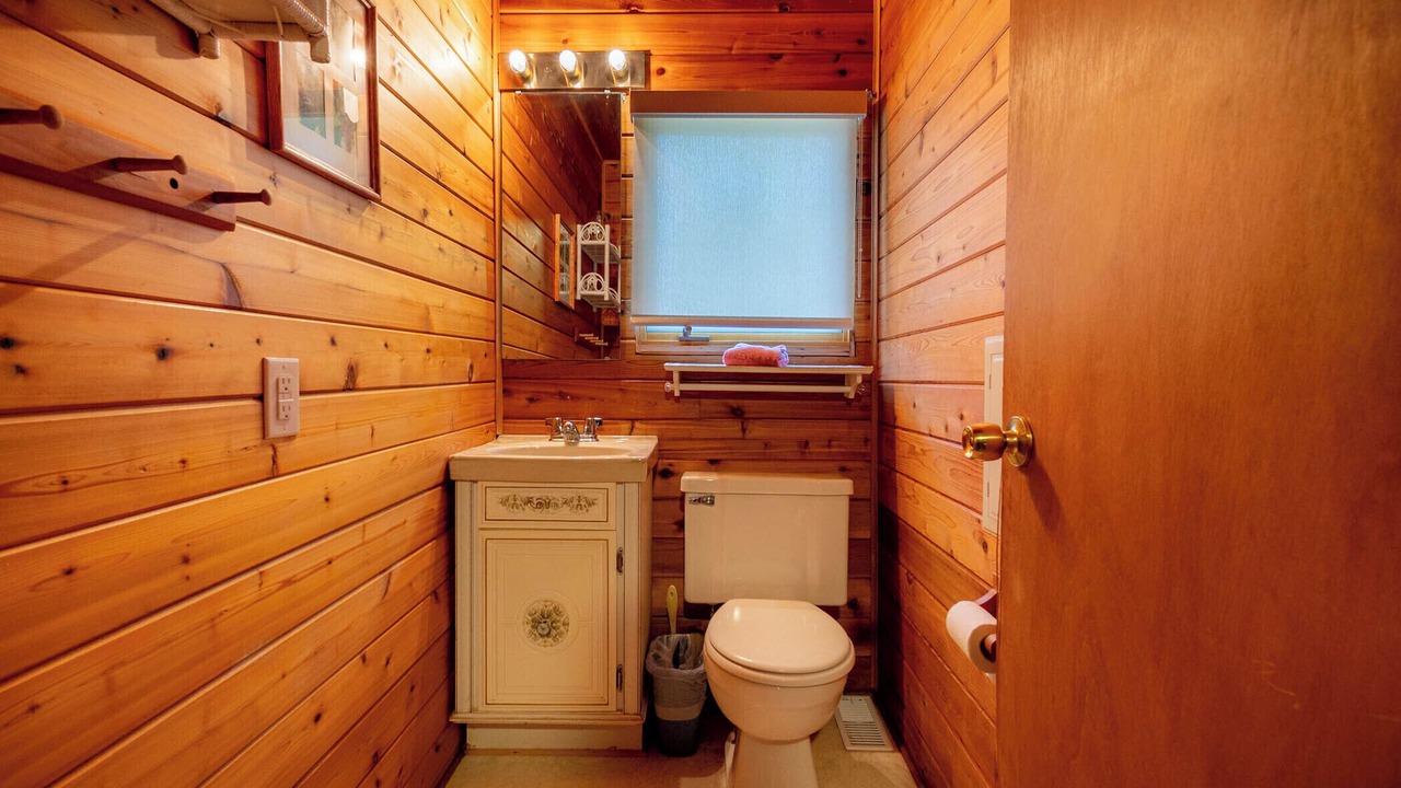 Photo of Bathroom in Fort Erie