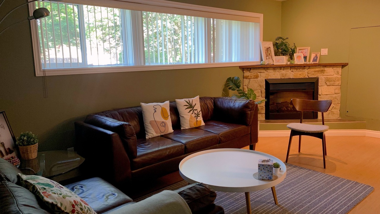 Photo of Livingroom in Guildford