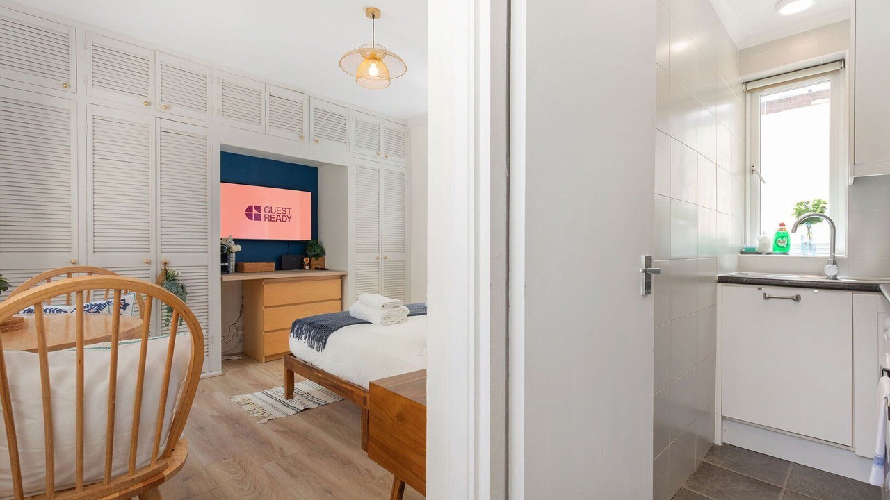 Photo of Bedroom in Lancaster Gate