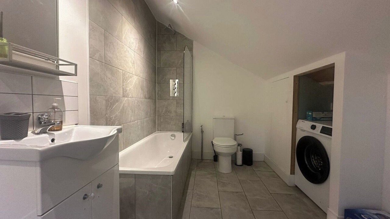 Photo of Bathroom in Yiewsley