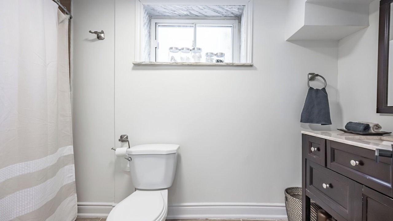 Photo of Bathroom in Lakeview