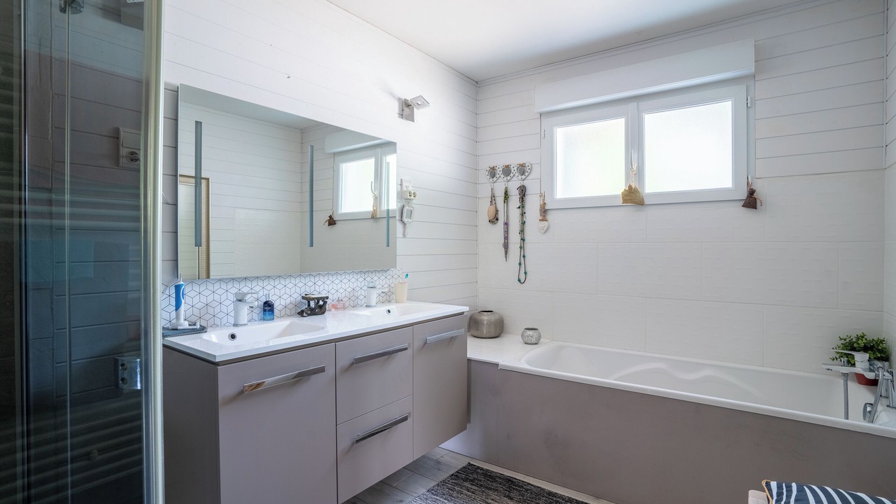 Photo of Bathroom in Cantenac