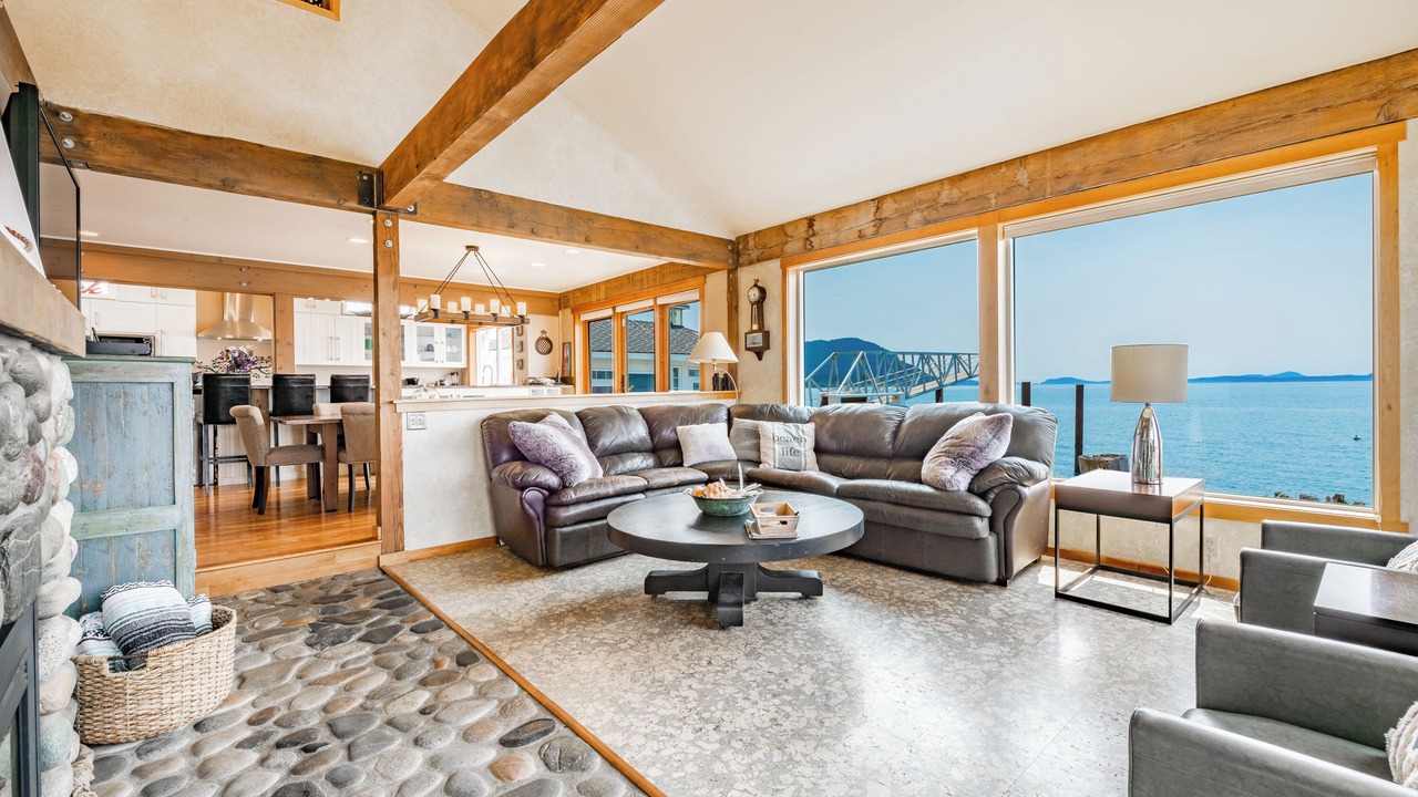Photo of Livingroom in Lummi Island
