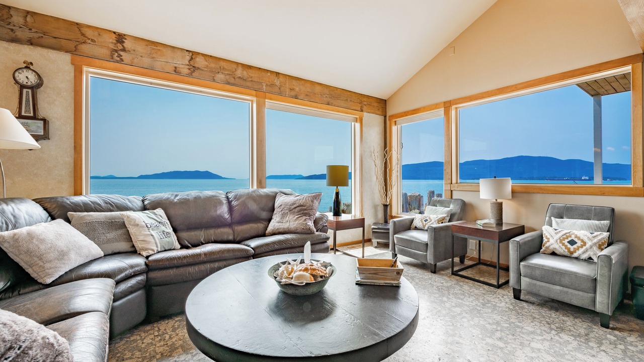 Photo of Livingroom in Lummi Island