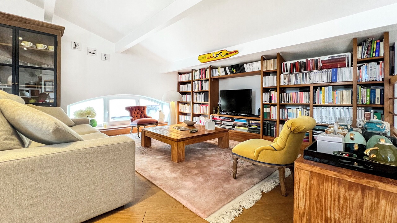 Photo of Livingroom in Bordeaux Golden Triangle