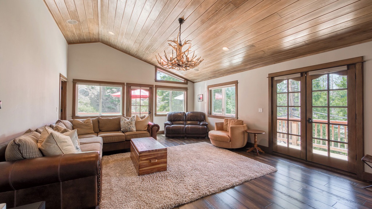 Photo of Livingroom in Meeks Bay