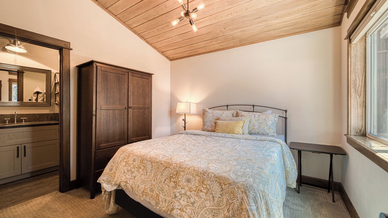 Photo of Bedroom in Meeks Bay
