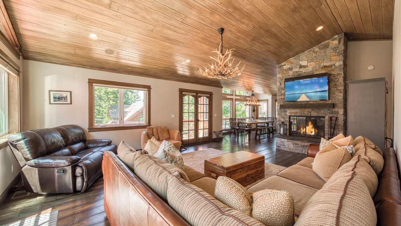 Photo of Livingroom in Meeks Bay