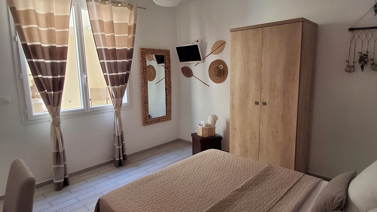 Photo of Bedroom in Port-Saint-Louis-du-Rhone