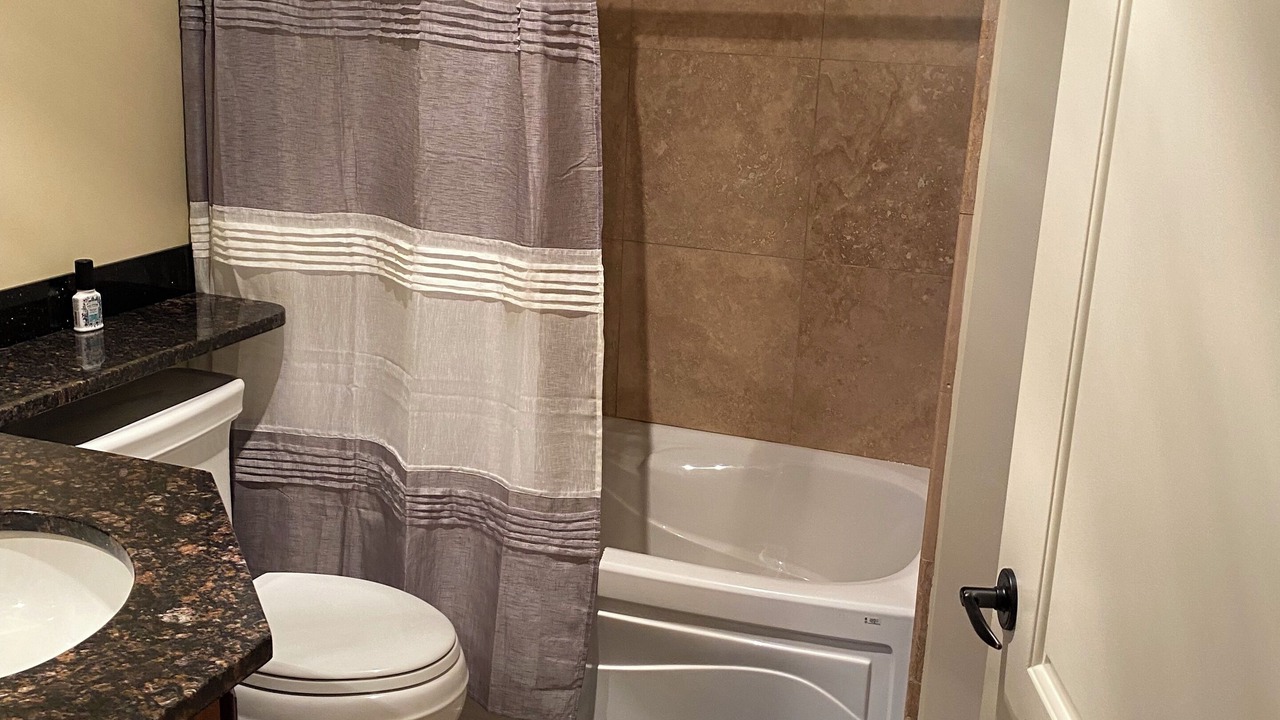 Photo of Bathroom in Parkland Beach
