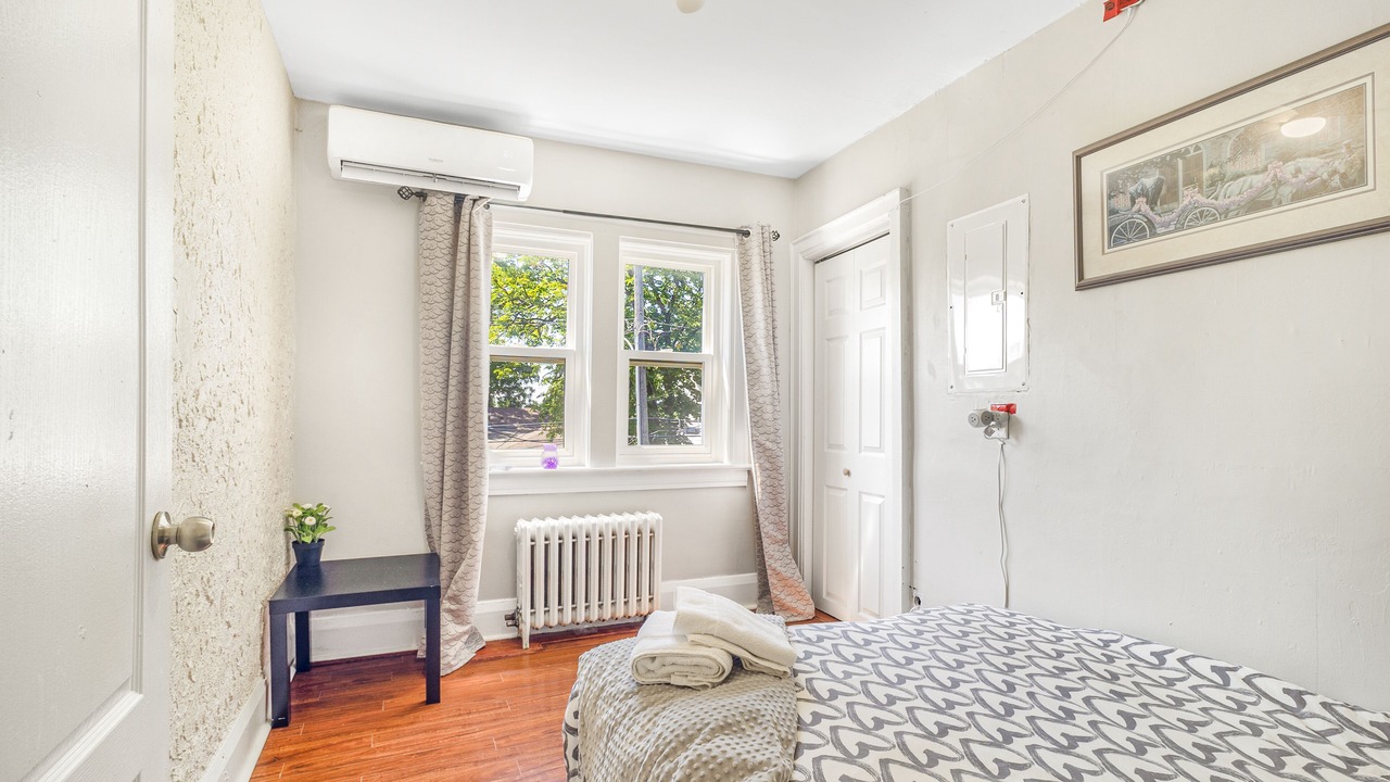Photo of Bedroom in Thorold