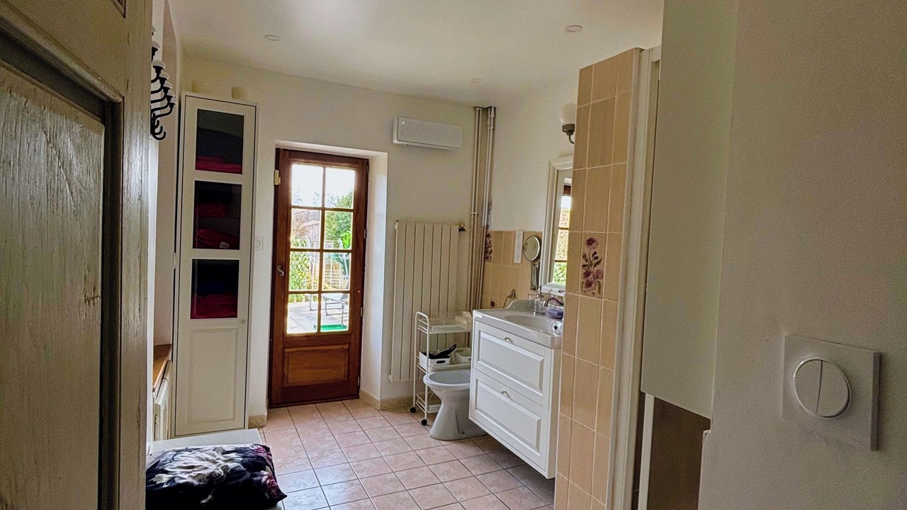 Photo of Bathroom in Mirepoix