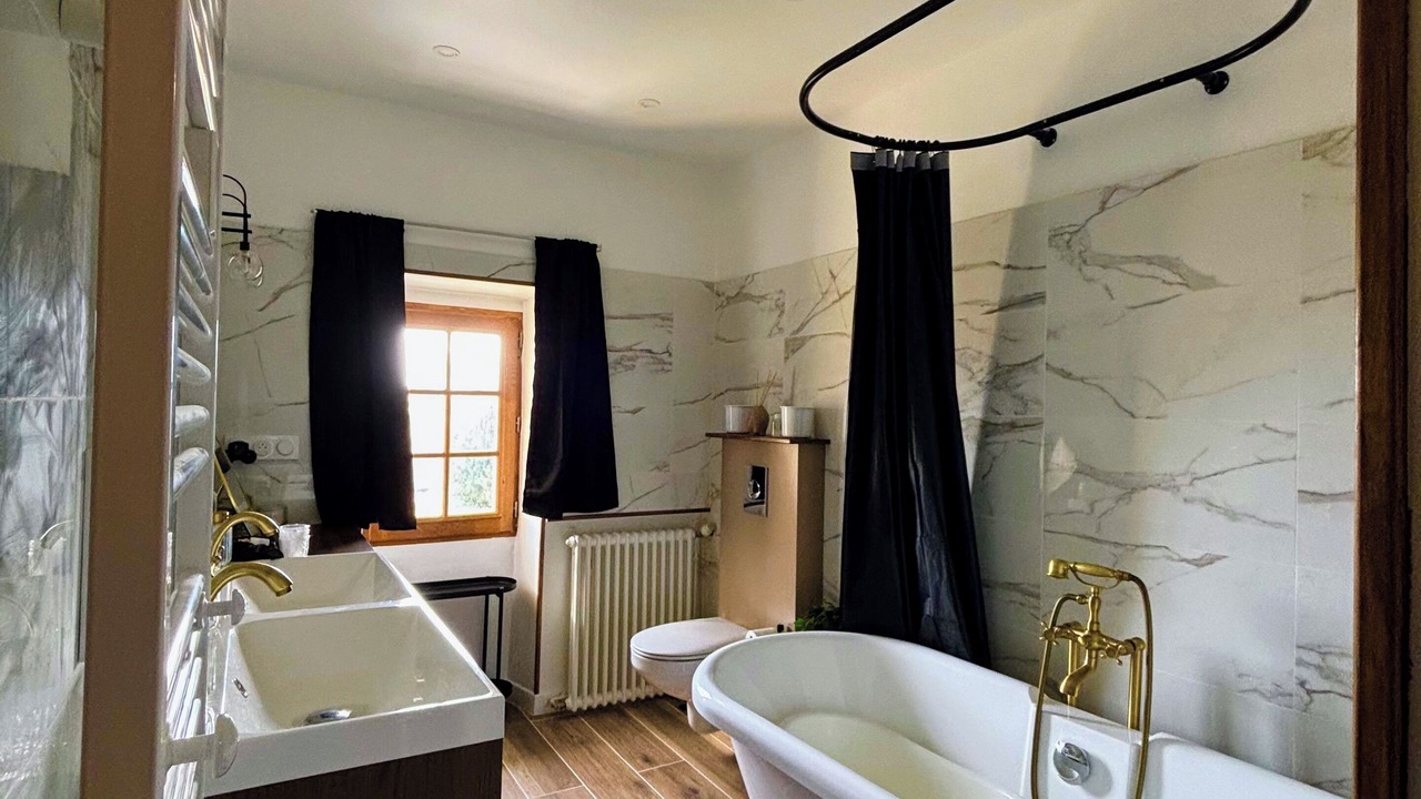 Photo of Bathroom in Mirepoix