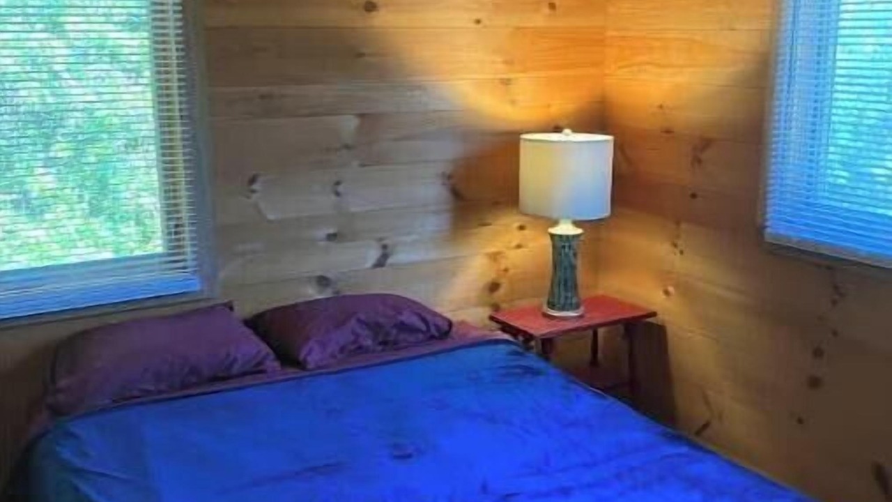 Photo of Bedroom in Nelsonville
