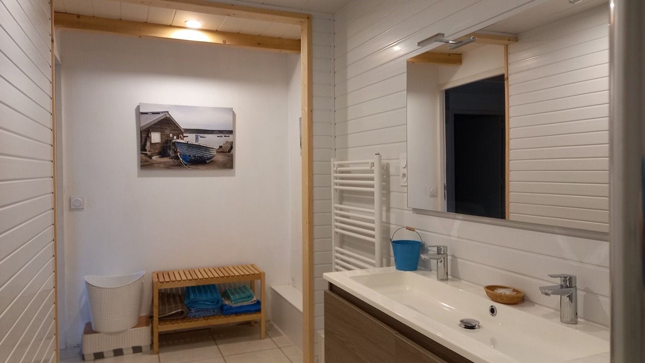 Photo of Bathroom in Cholet
