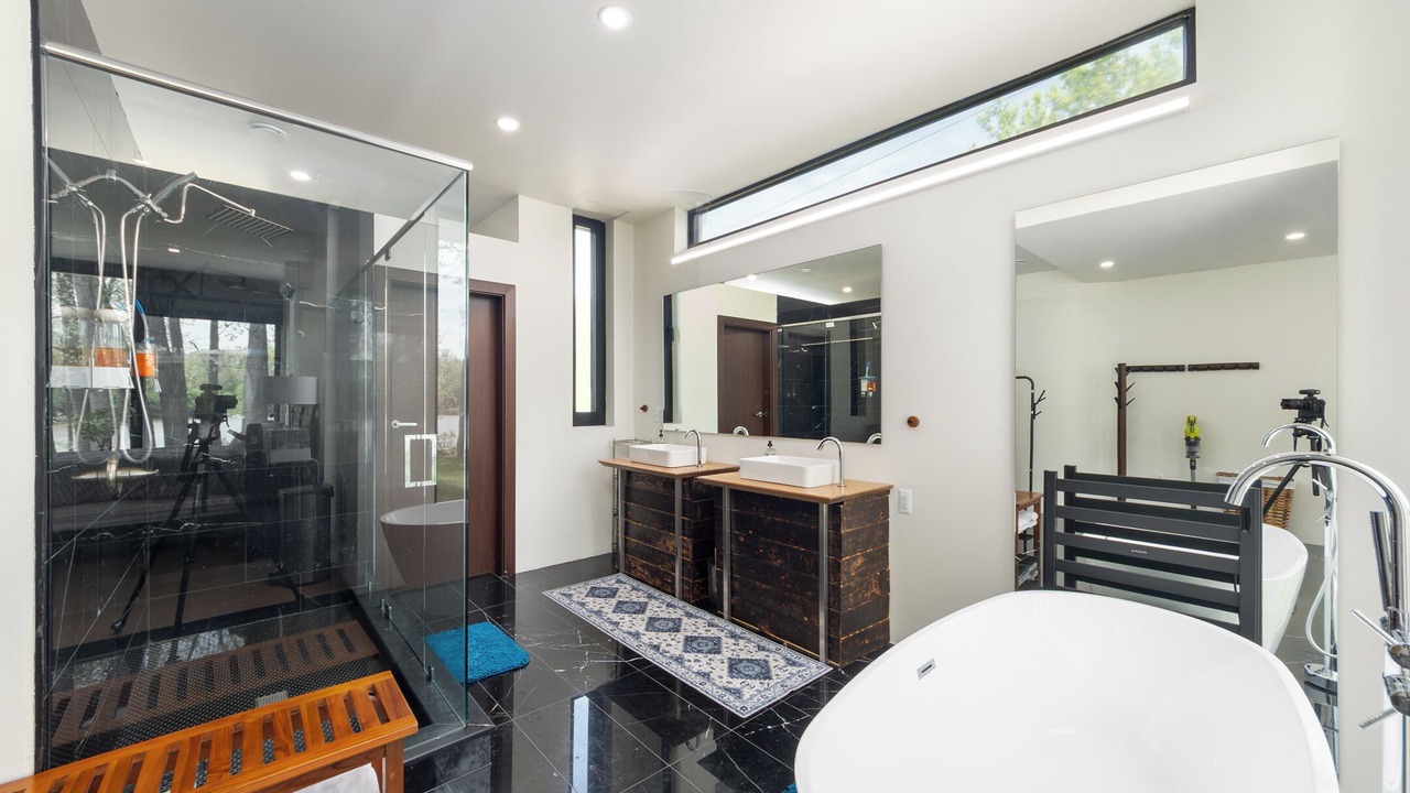Photo of Bathroom in King