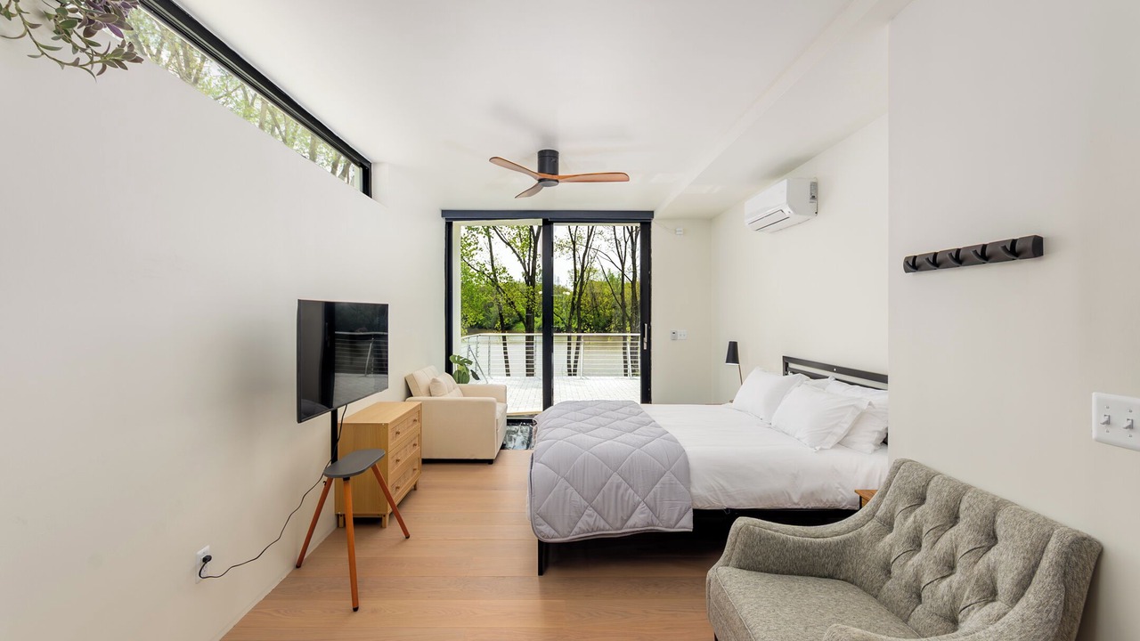 Photo of Bedroom in King