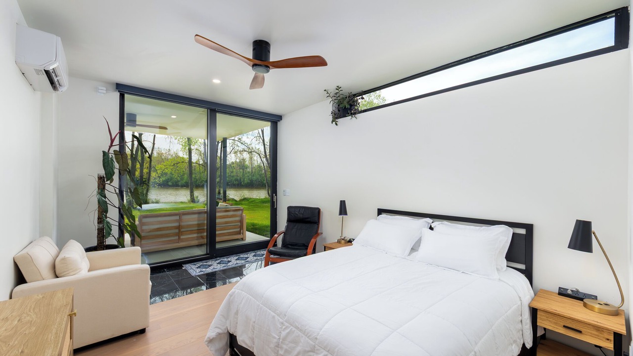 Photo of Bedroom in King
