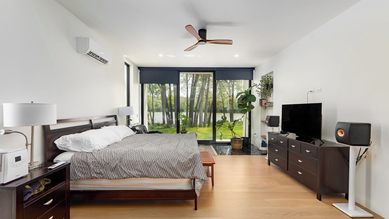 Photo of Bedroom in King