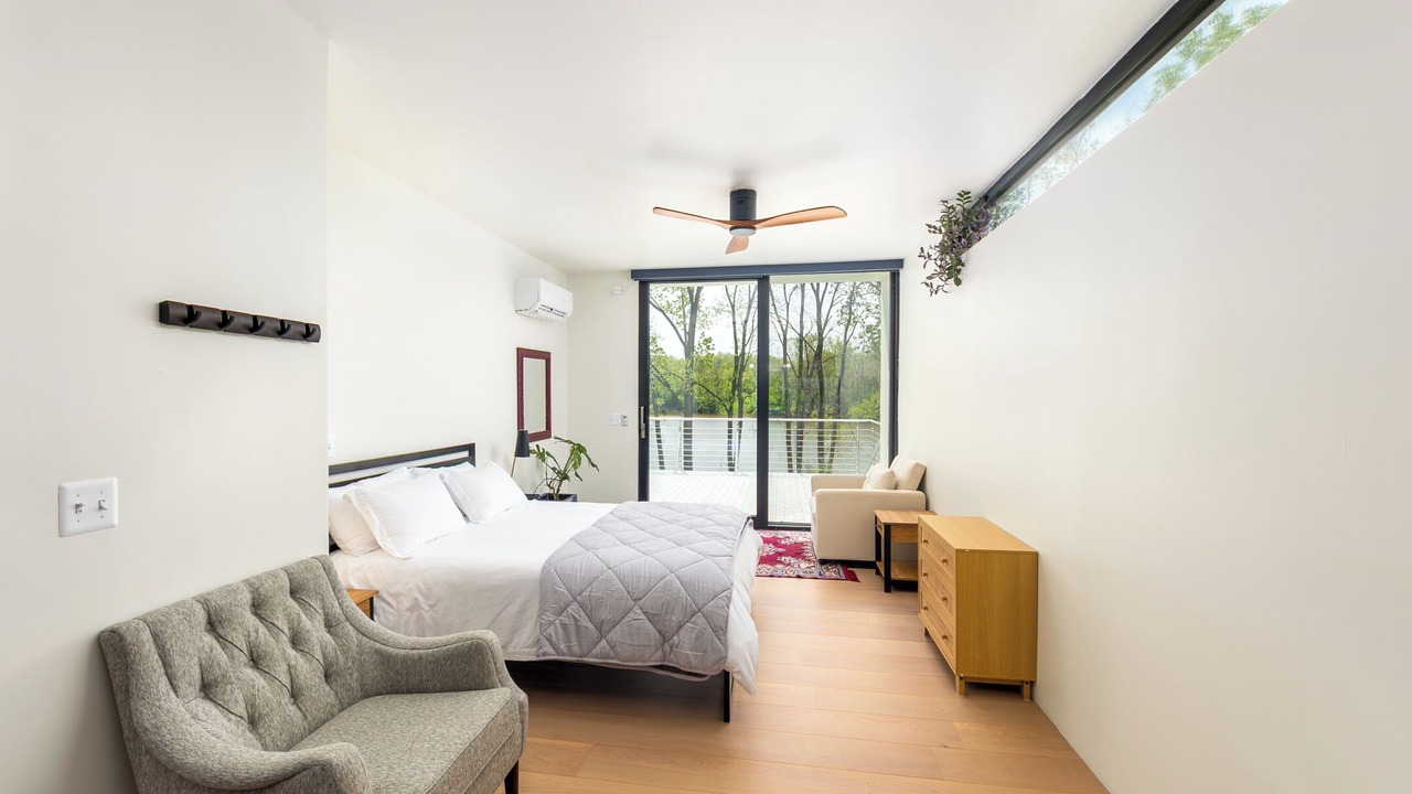 Photo of Bedroom in King