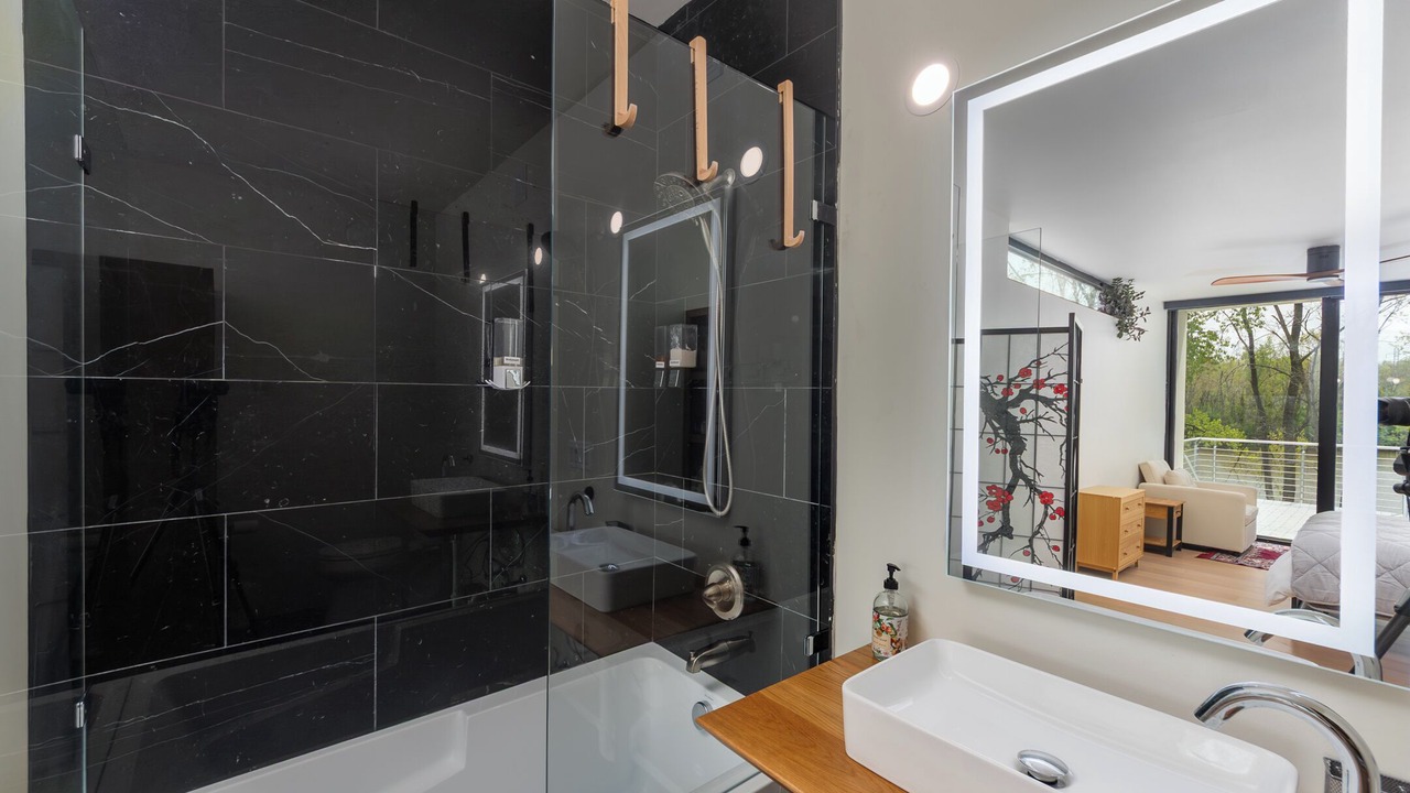 Photo of Bathroom in King