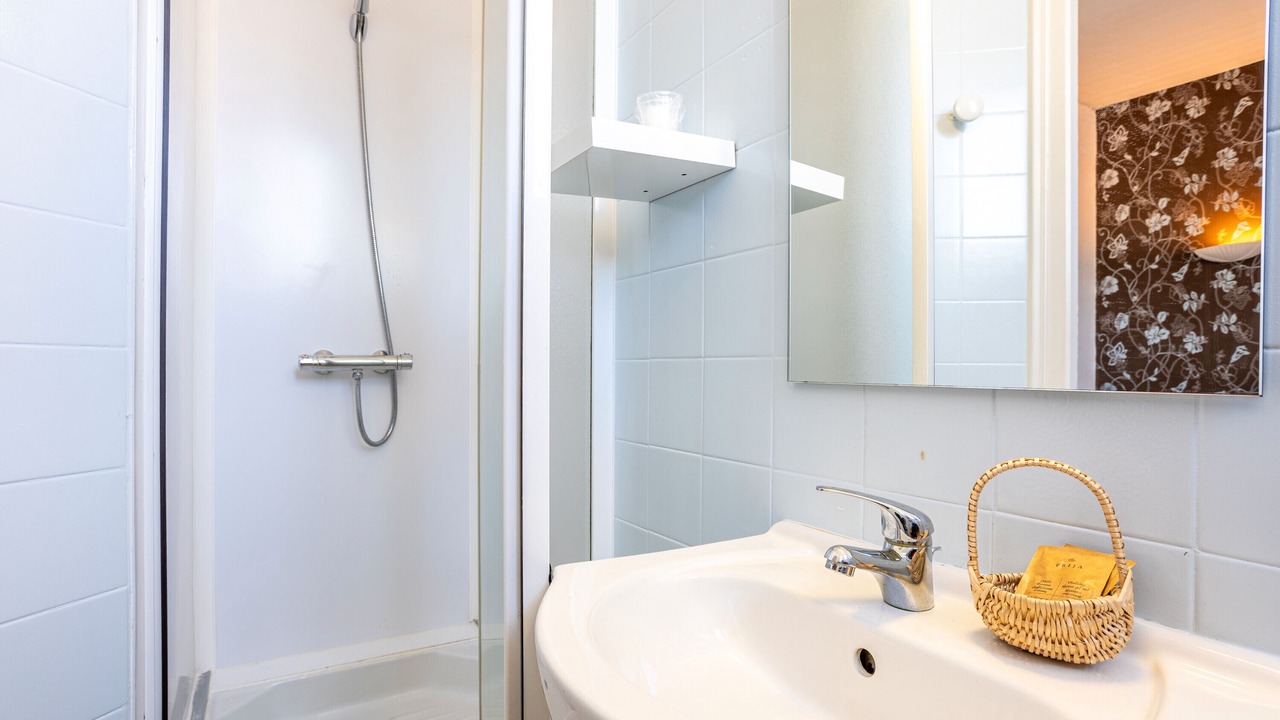 Photo of Bathroom in Saint-Vincent-Sterlanges