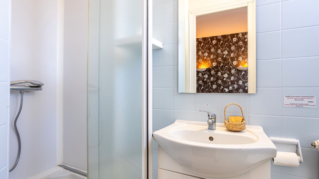 Photo of Bathroom in Saint-Vincent-Sterlanges