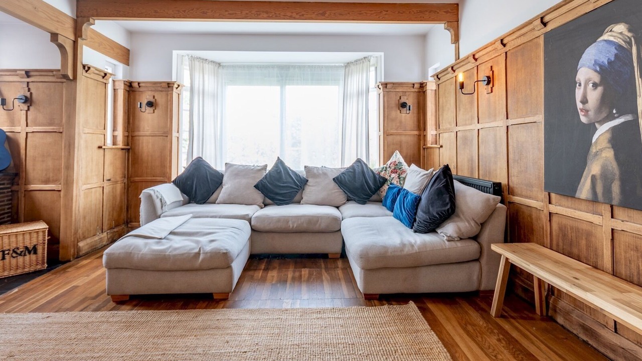 Photo of Livingroom in Leigh-on-Sea