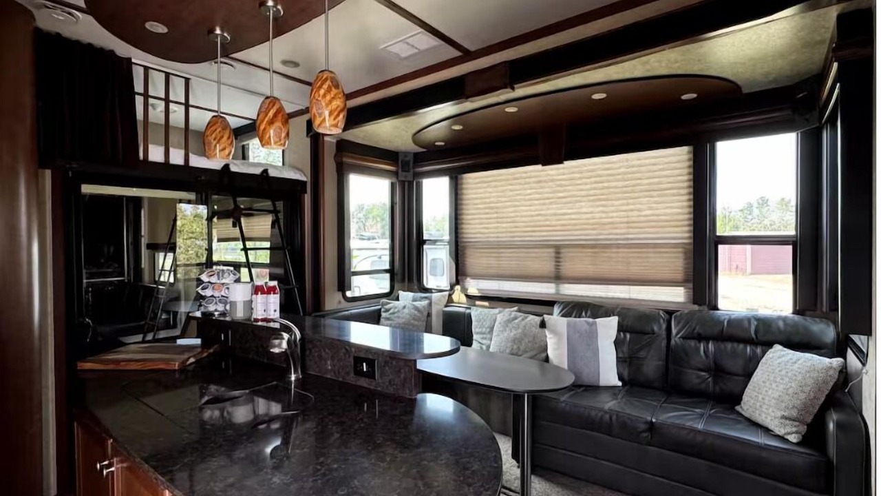 Photo of Livingroom in Stettler