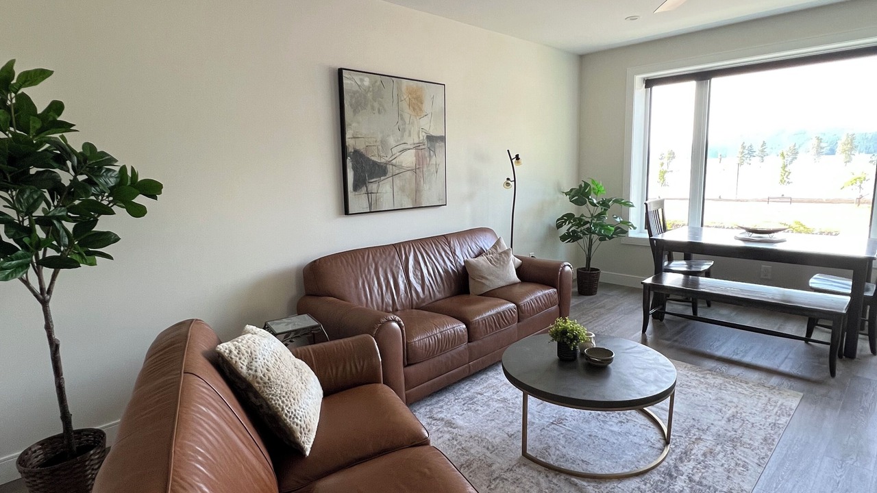 Photo of Livingroom in Harrison Hot Springs