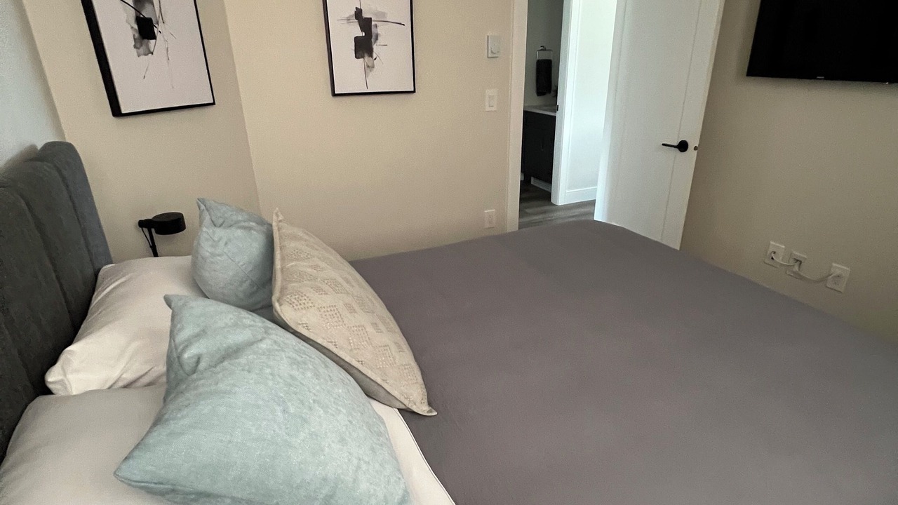 Photo of Bedroom in Harrison Hot Springs