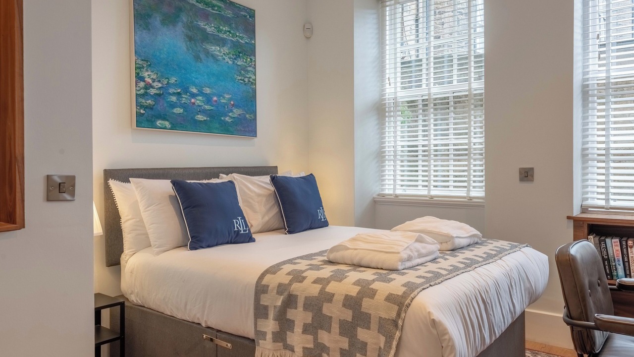 Photo of Bedroom in New Town