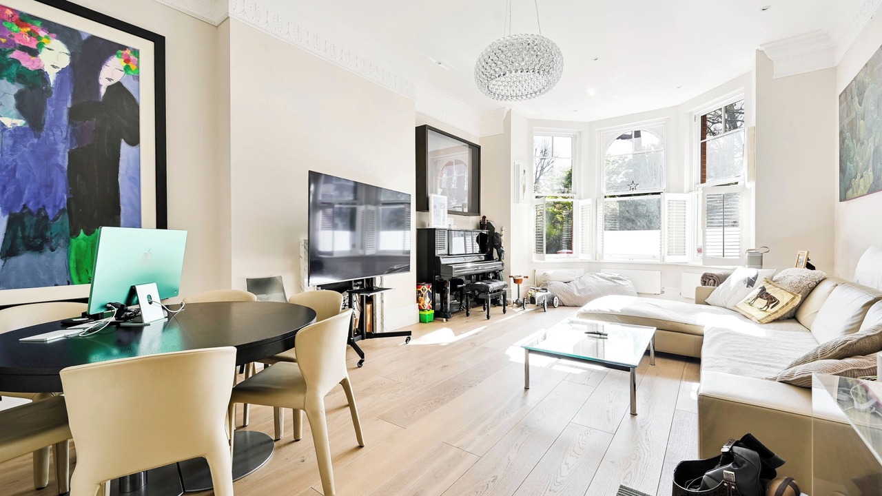 Photo of Livingroom in Earl's Court