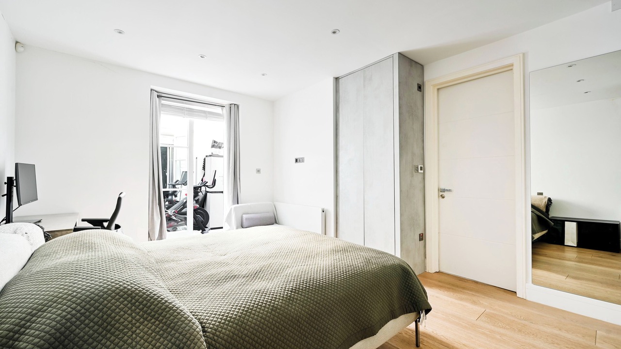 Photo of Bedroom in Earl's Court