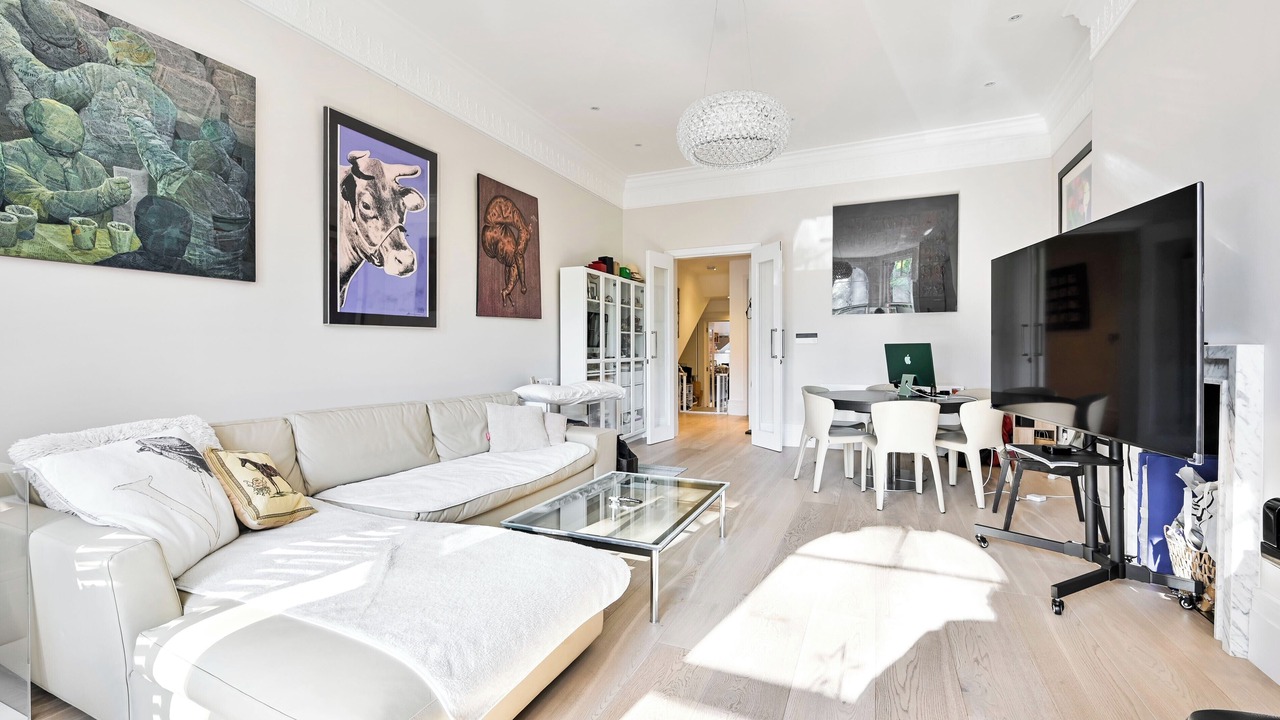 Photo of Livingroom in Earl's Court