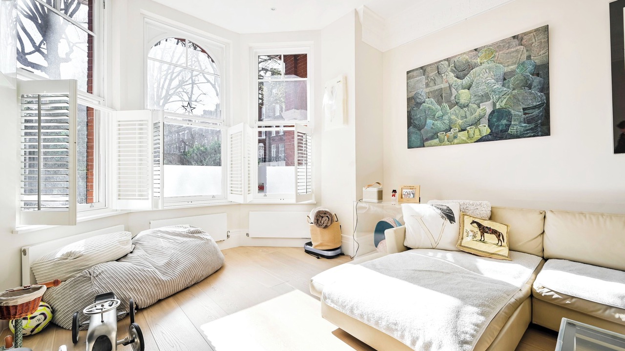 Photo of Livingroom in Earl's Court