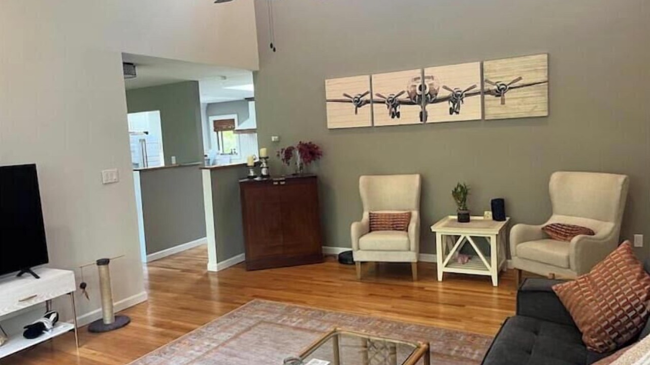 Photo of Livingroom in Center Moriches