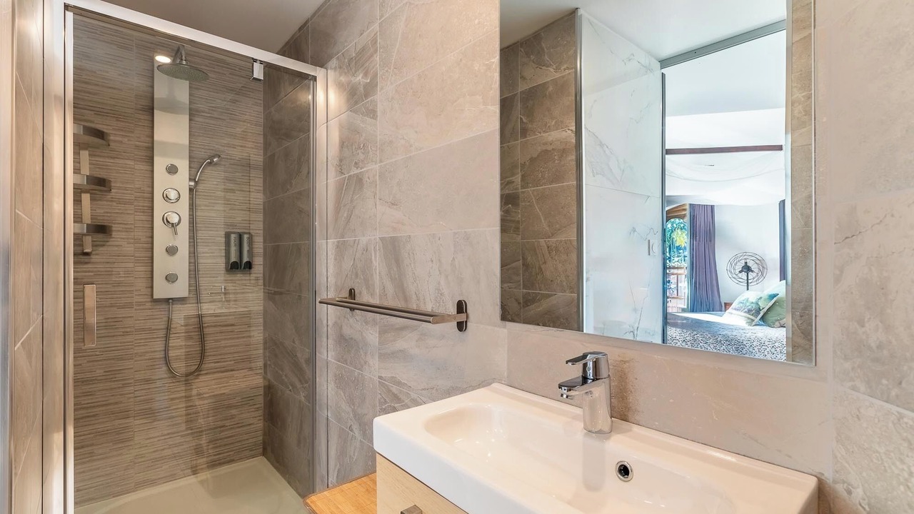 Photo of Bathroom in Plaissan