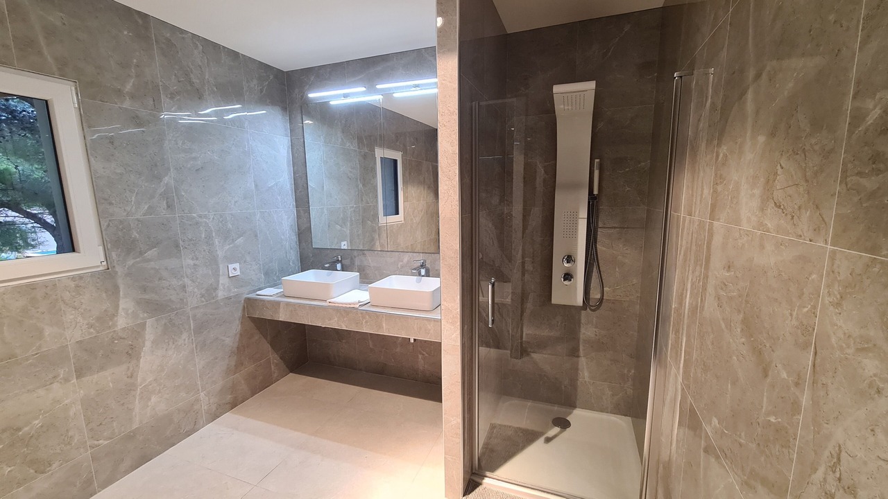 Photo of Bathroom in Plaissan