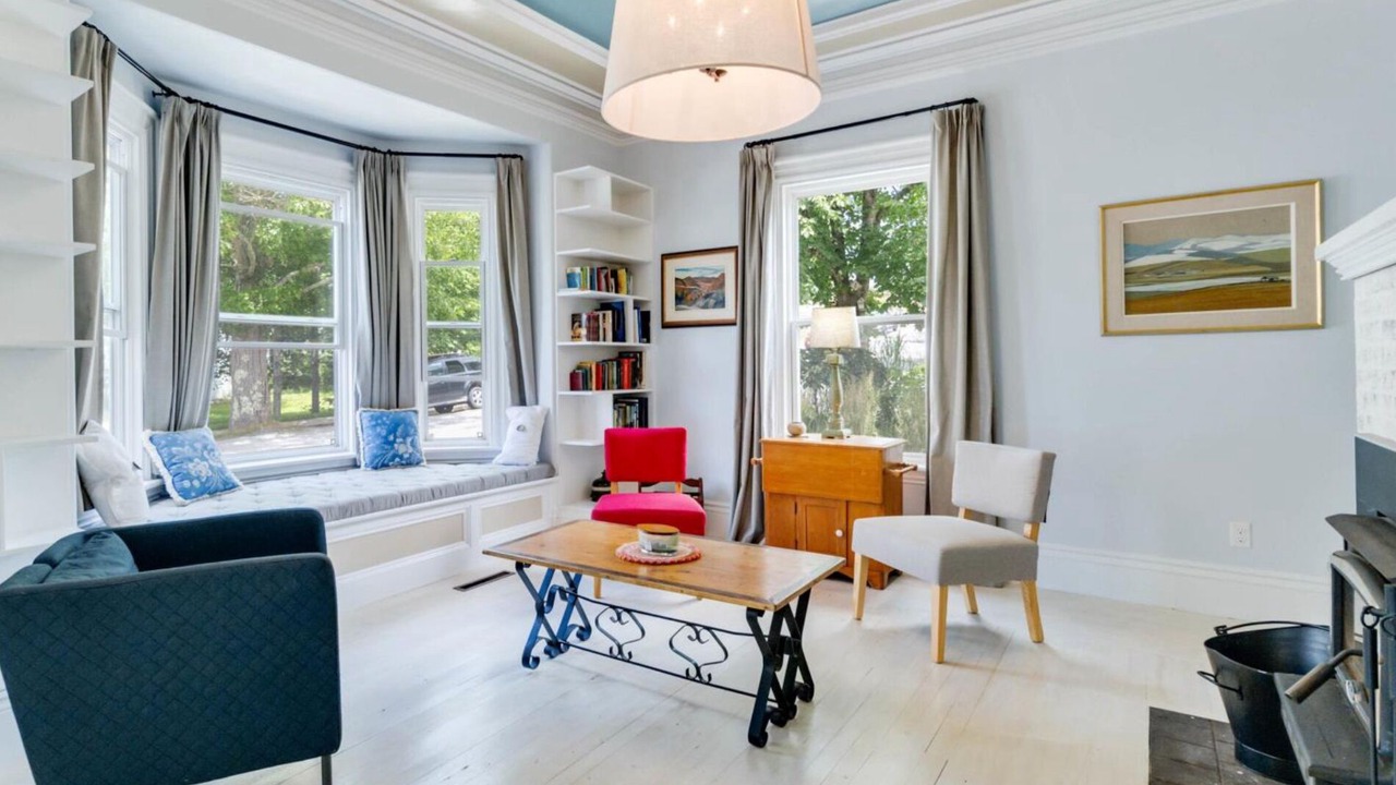 Photo of Livingroom in Shelburne
