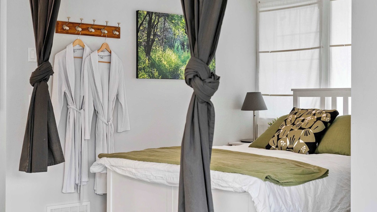 Photo of Bedroom in Okotoks