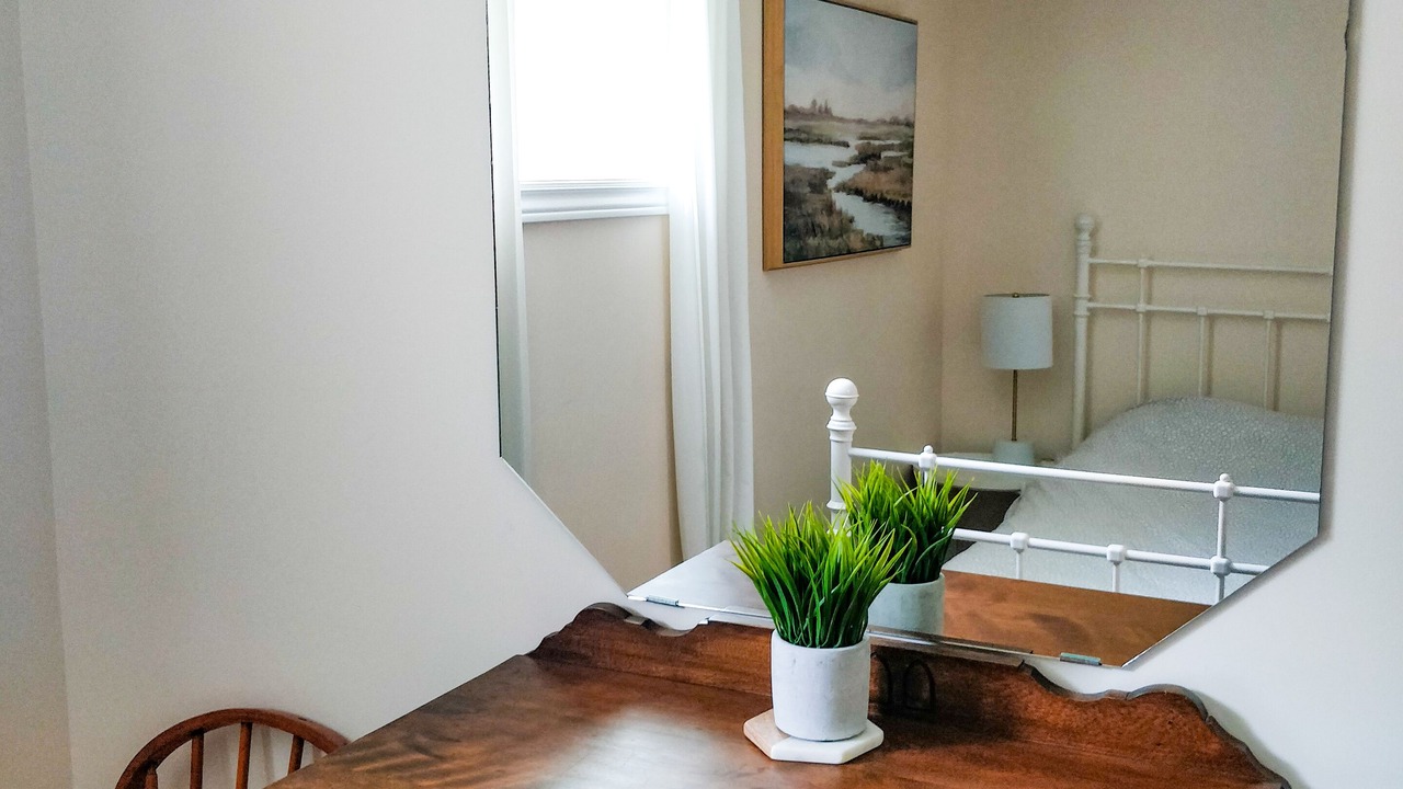 Photo of Bedroom in Front of Yonge