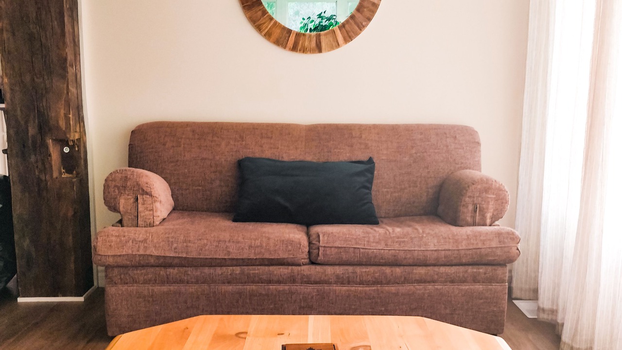 Photo of Livingroom in Front of Yonge