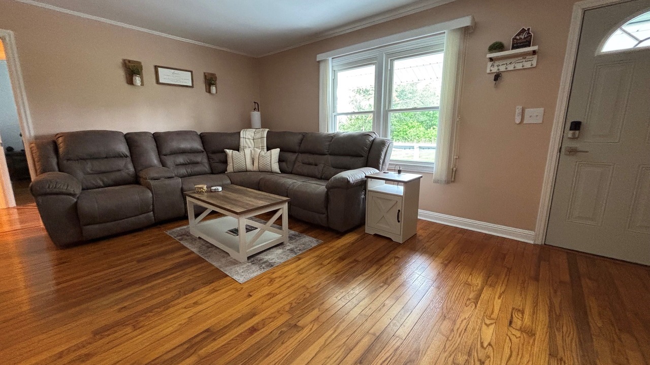 Photo of Livingroom in Cunningham