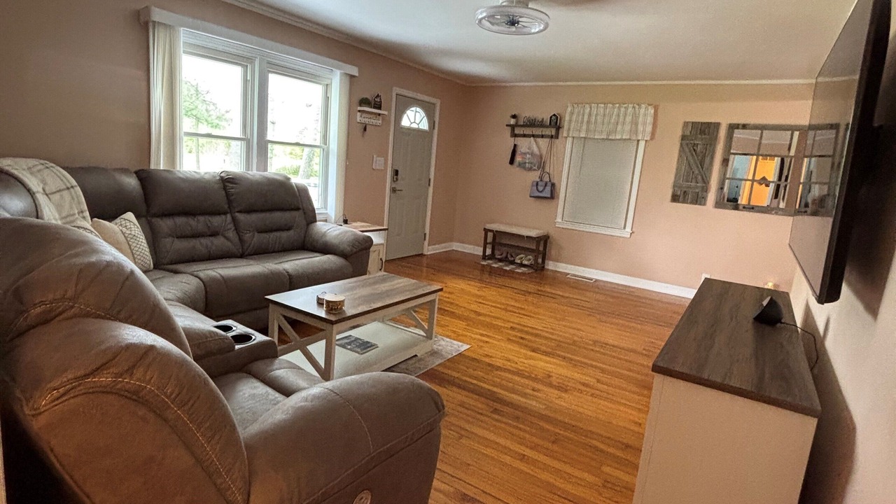 Photo of Livingroom in Cunningham