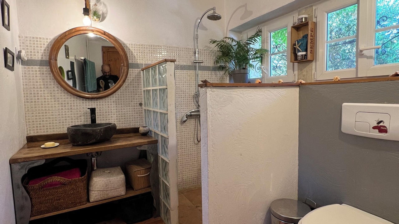 Photo of Bathroom in Floudes