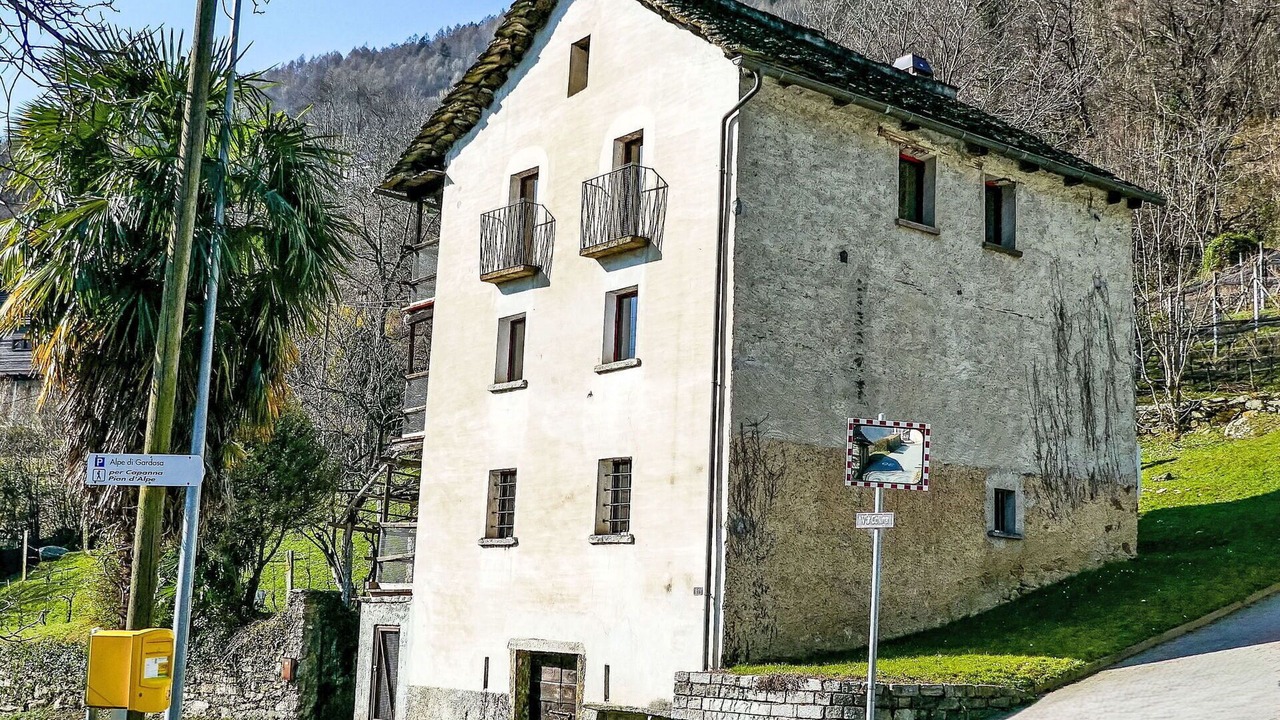 Photo of Outdoor in Semione