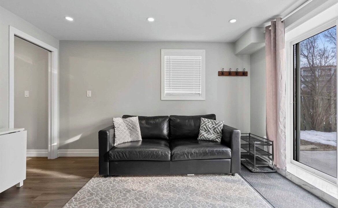 Photo of Livingroom in Durham Region